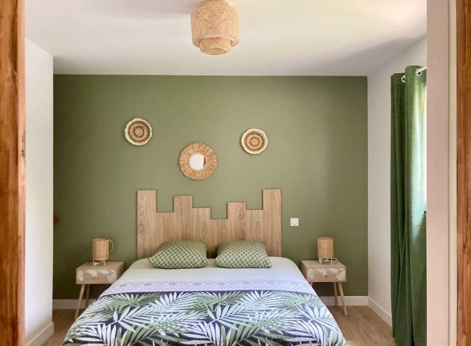 Maison Neuve A Deux Pas Du Mont Hébergement de vacances *